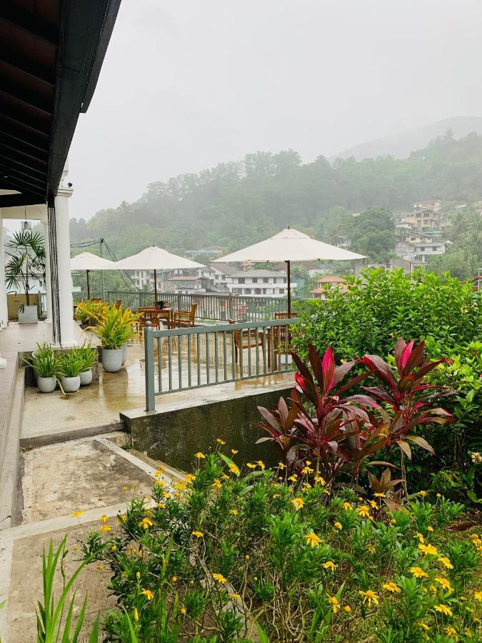 Bed and Breakfast Kingsman House Kandy Exterior foto
